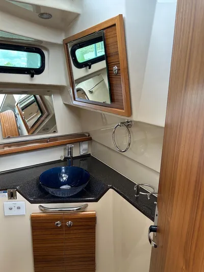 Beach House Yacht Photos Pics Head Crystal Sink