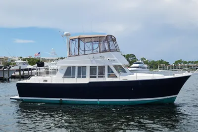 Mainship 43 Trawler Aft Cabin