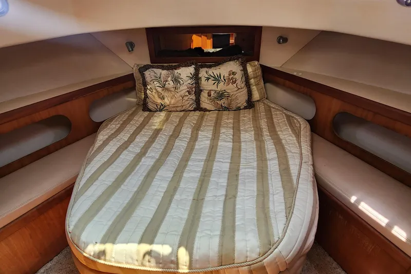  Yacht Photos Pics 2003 Mainship 43 Trawler Aft Cabin interior with cozy bed and decorative pillows.