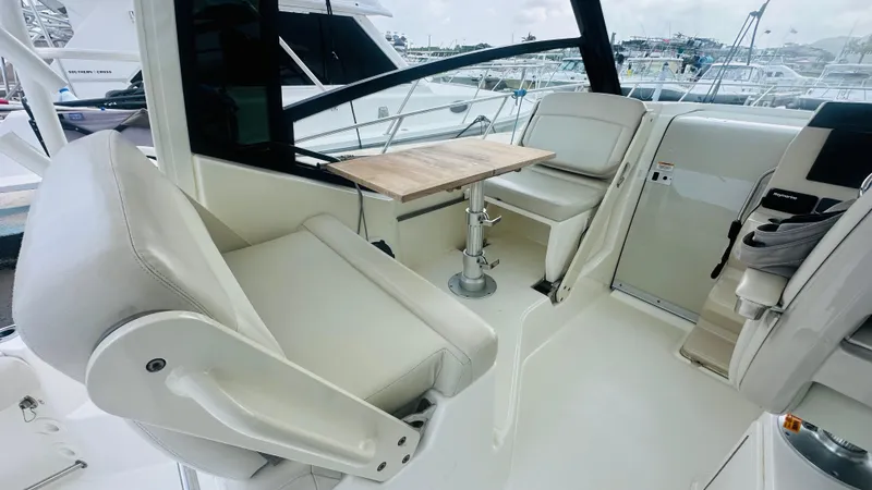  Yacht Photos Pics Interior of 2021 Boston Whaler 325 Conquest with seating and table.