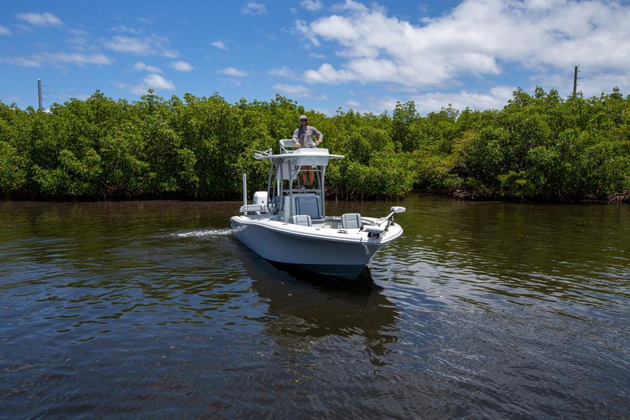 2021 Yellowfin 26 Hybrid