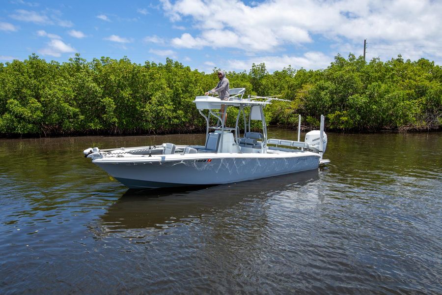 2021 Yellowfin 26 Hybrid