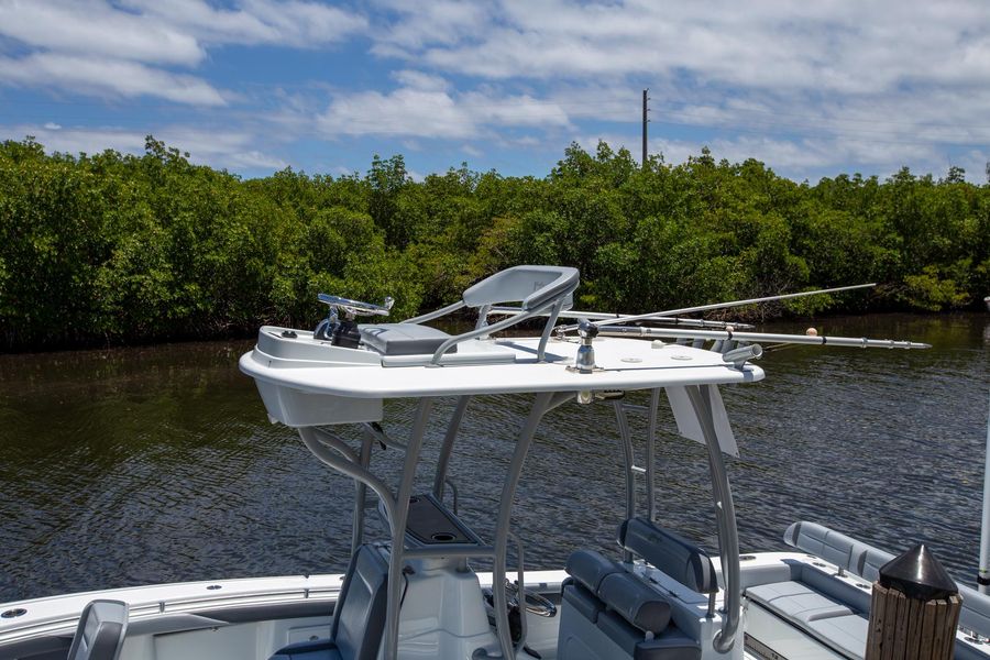 2021 Yellowfin 26 Hybrid