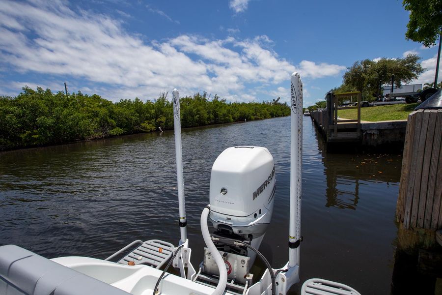 2021 Yellowfin 26 Hybrid