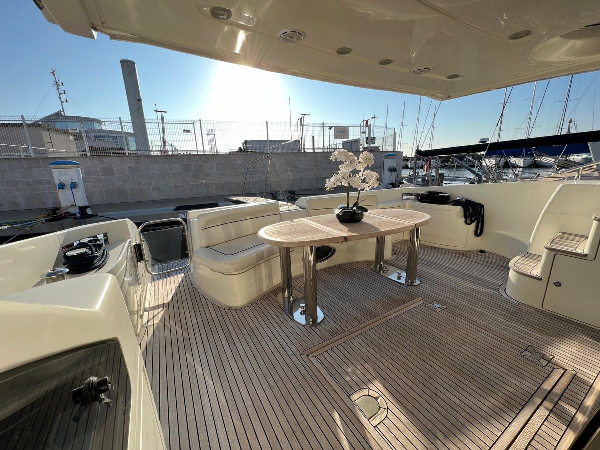 2005 Azimut 65 