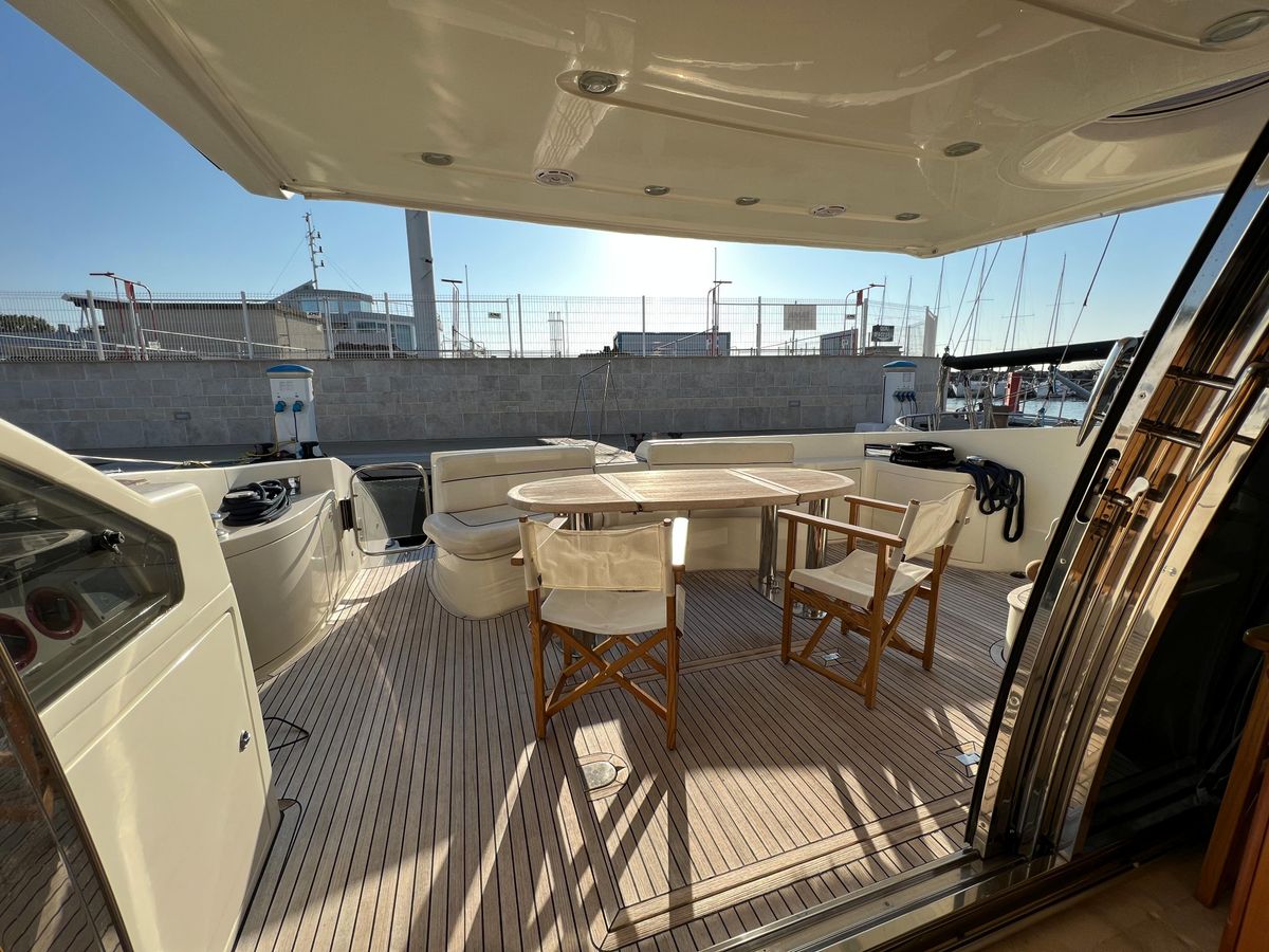 2005 Azimut 65 