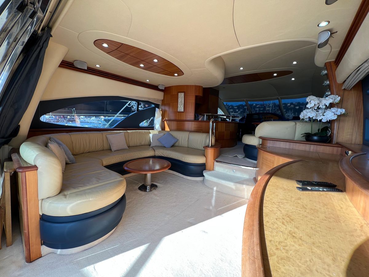 2005 Azimut 65 