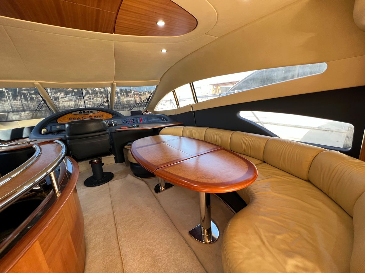 2005 Azimut 65 