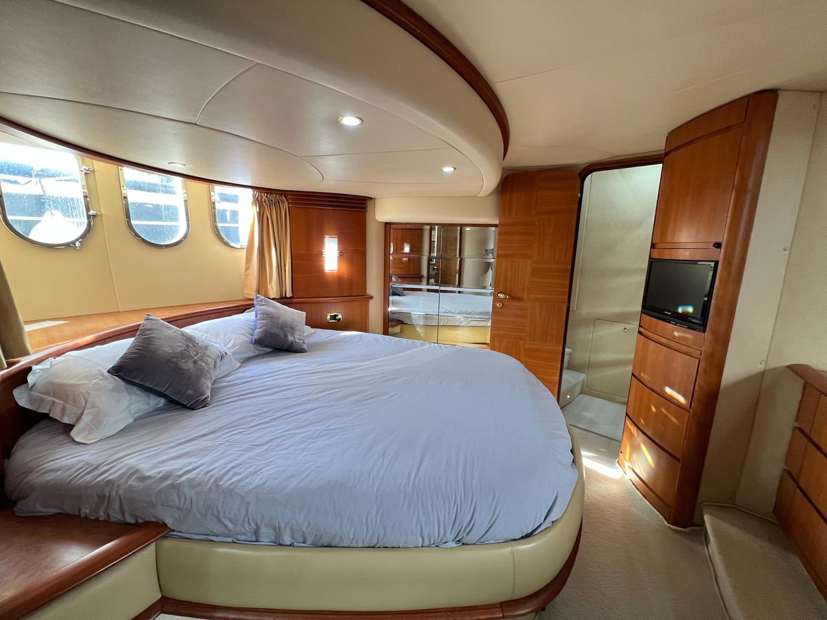 2005 Azimut 65 