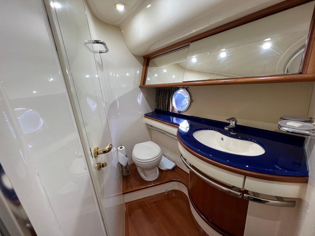 2005 Azimut 65 