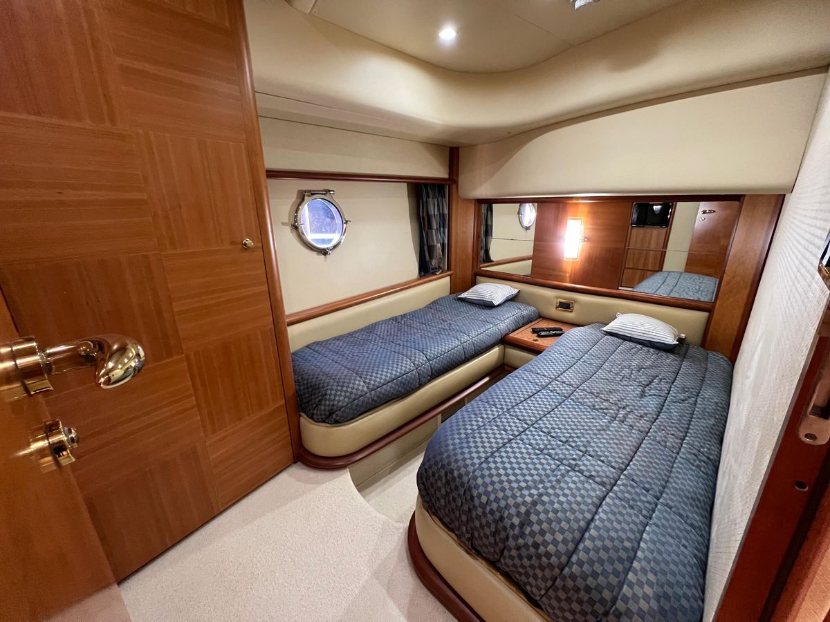 2005 Azimut 65 