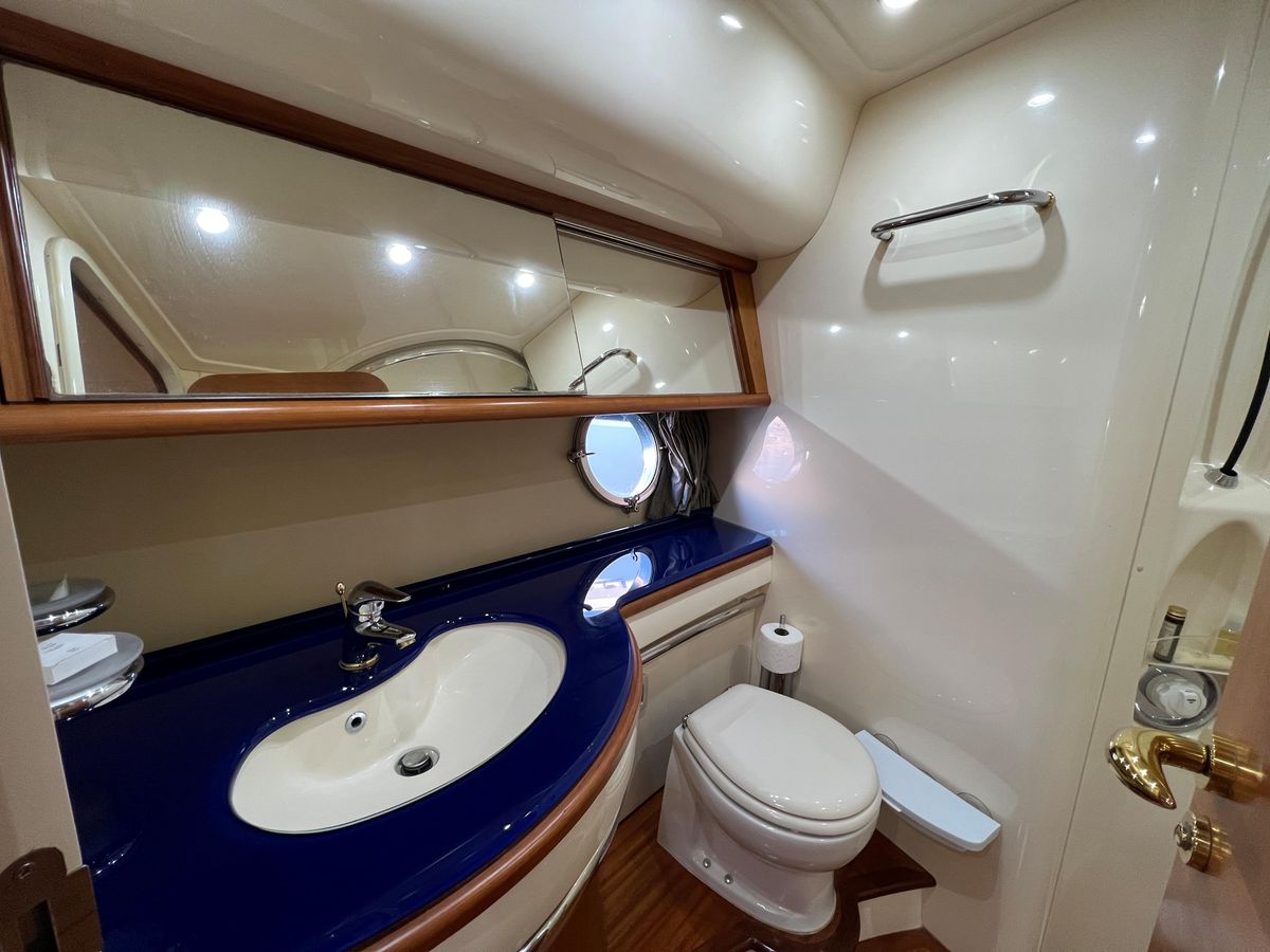 2005 Azimut 65 