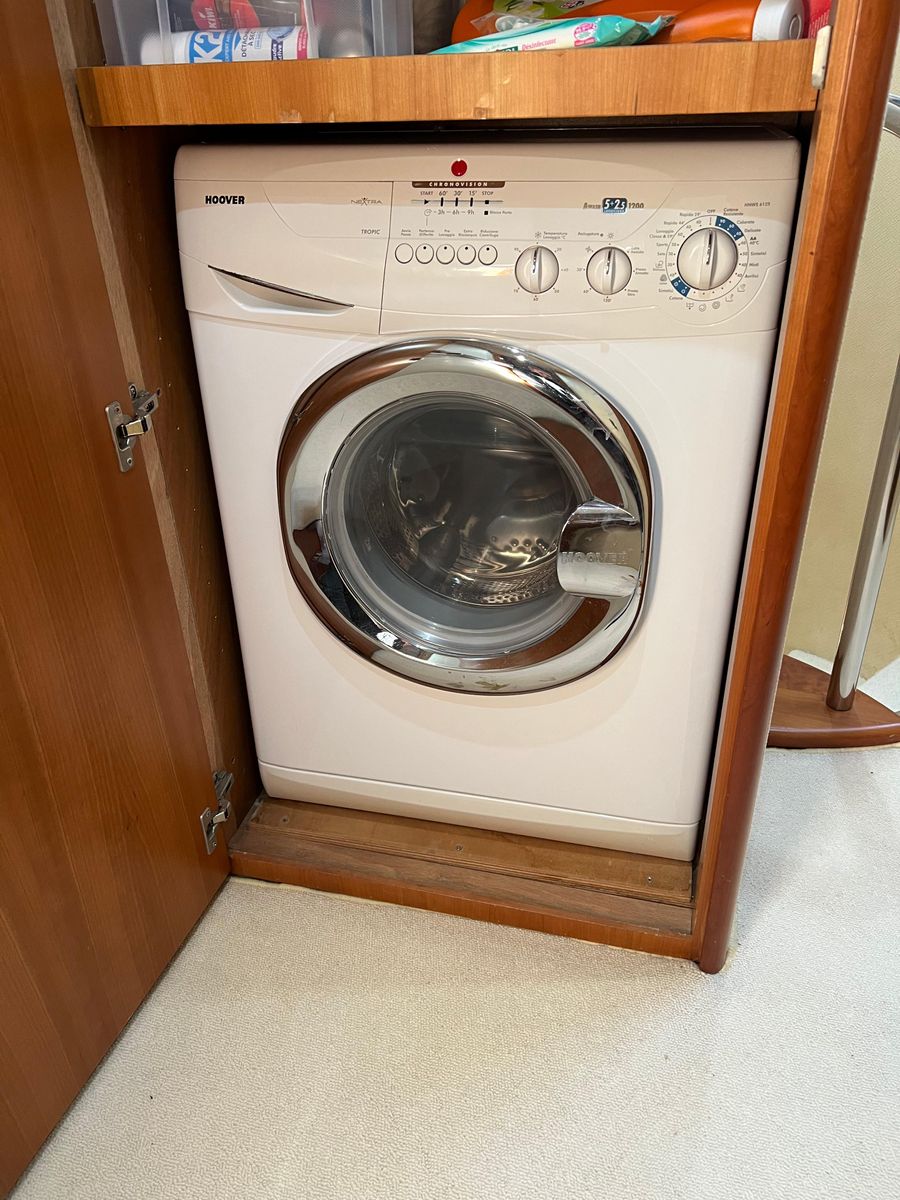 2005 Azimut 65 