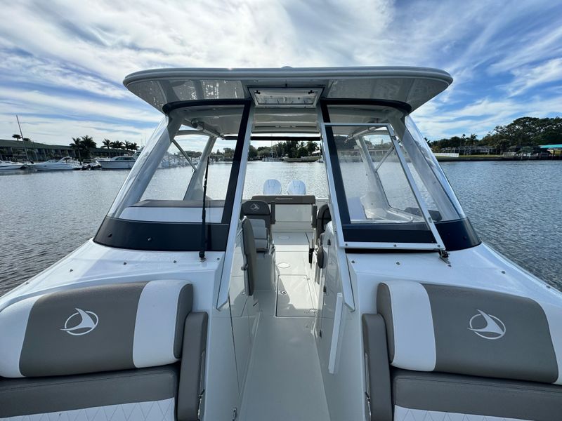 2023 Crownline 280 DC Finseeker