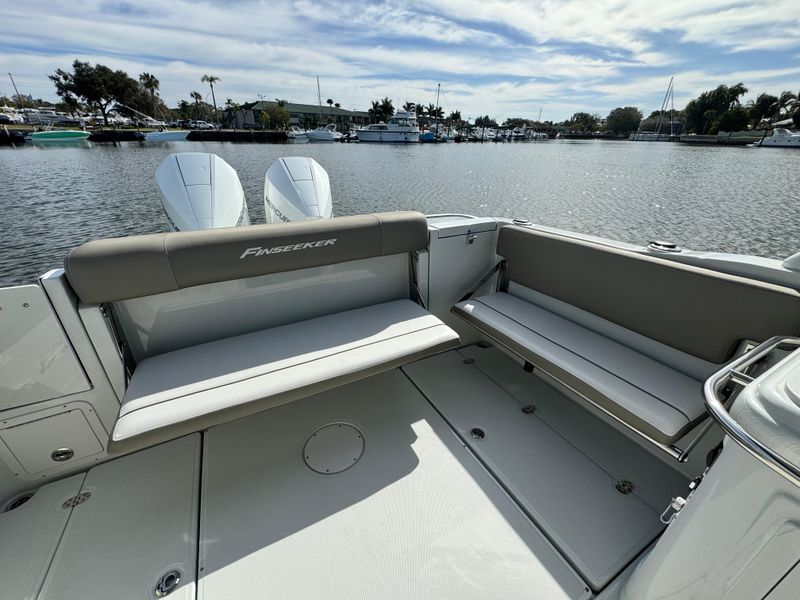 2023 Crownline 280 DC Finseeker