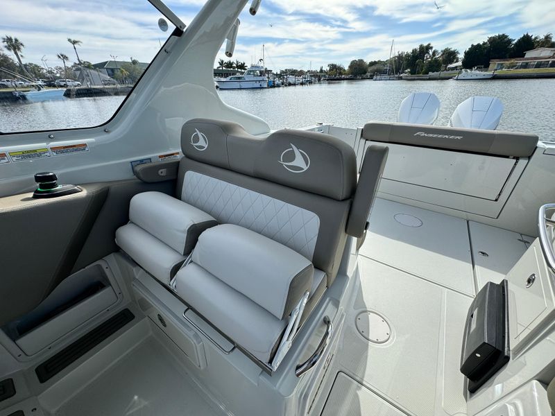 2023 Crownline 280 DC Finseeker