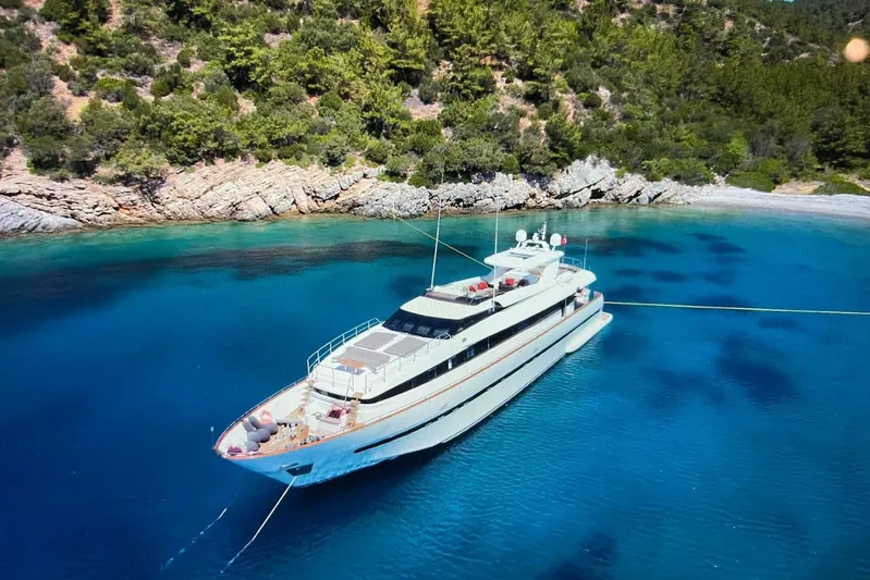 Axella Yacht Photos Pics 1991 Crestitalia 33m M/Y AXELLA