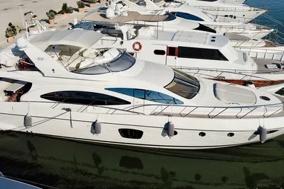 2010 Azimut 68E