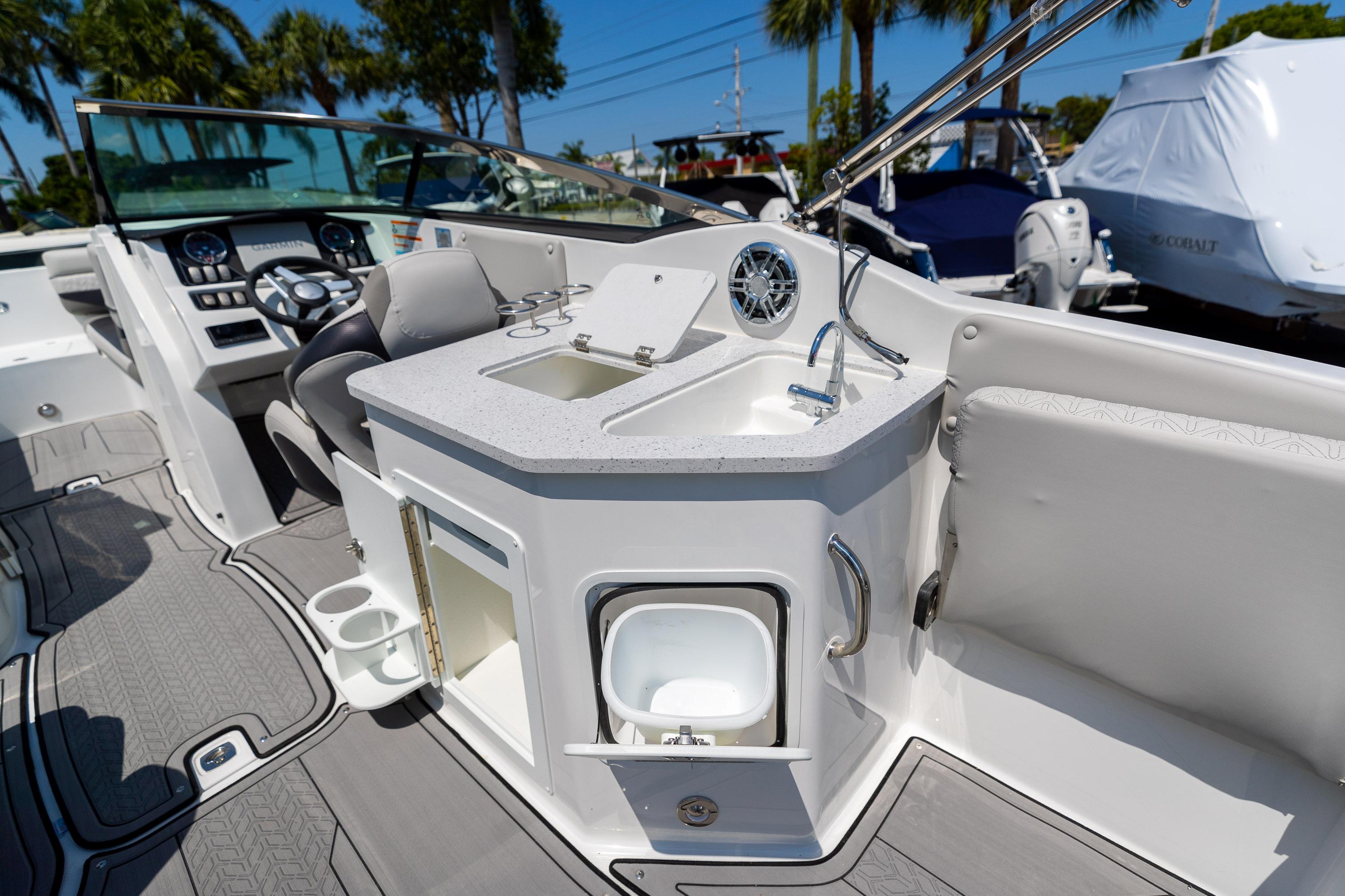 2023 Hurricane SunDeck 2690 OB Deck for sale - YachtWorld