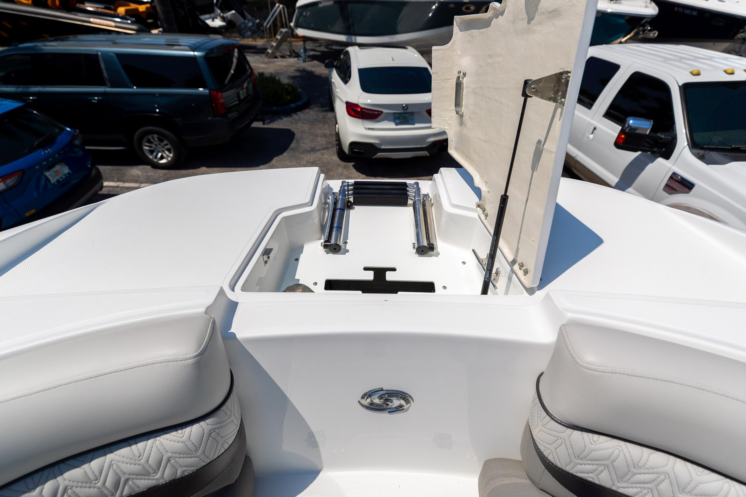 BRAND NEW Hurricane SunDeck 2690: Style, Comfort, Luxury. – Marine  Connection