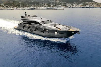 Pershing 92