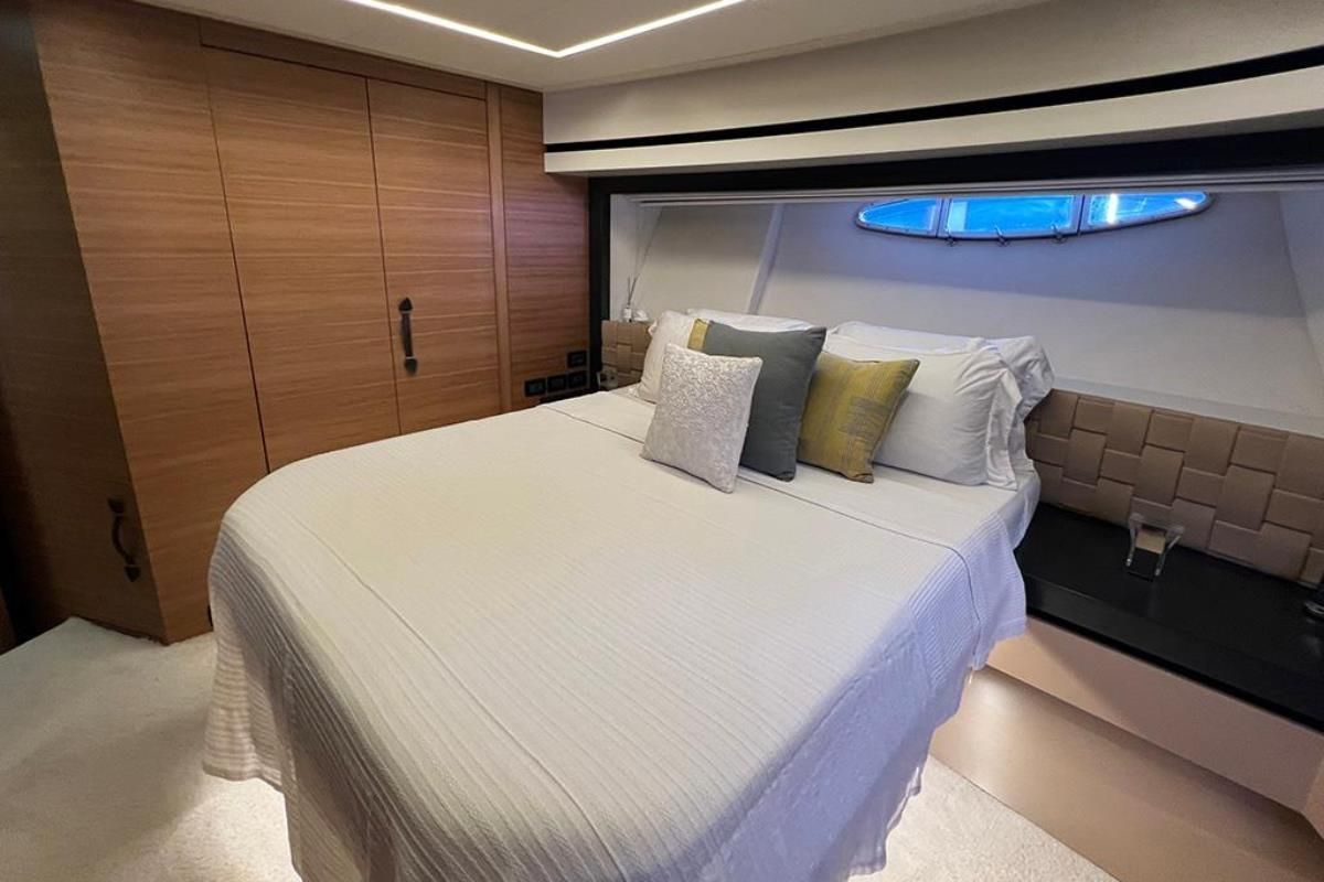 2012 Pershing 75 