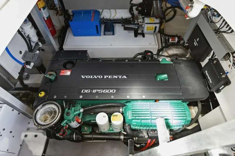 Brace Yourself Too Yacht Photos Pics Prestige 460 Yacht Engine Room