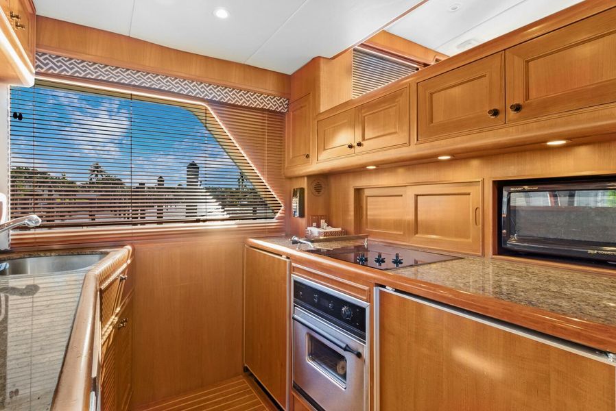 2005 Offshore Yachts Pilothouse