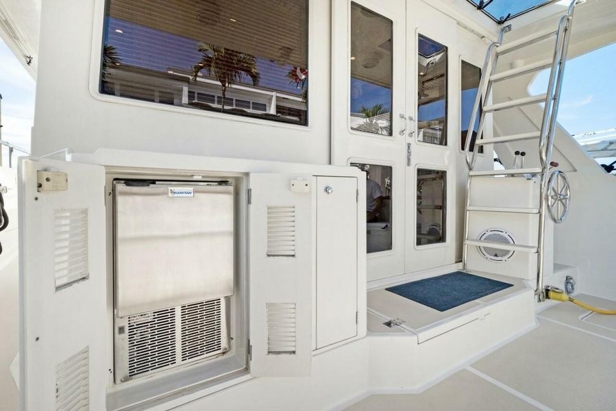 2005 Offshore Yachts Pilothouse