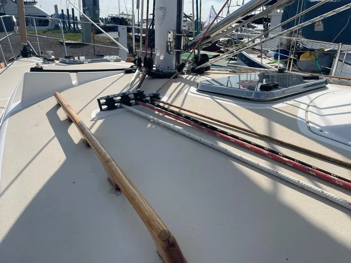 Bell Canto Yacht Photos Pics Deck view of a 2006 Tartan 3400 sailboat with rigging and hatch details.