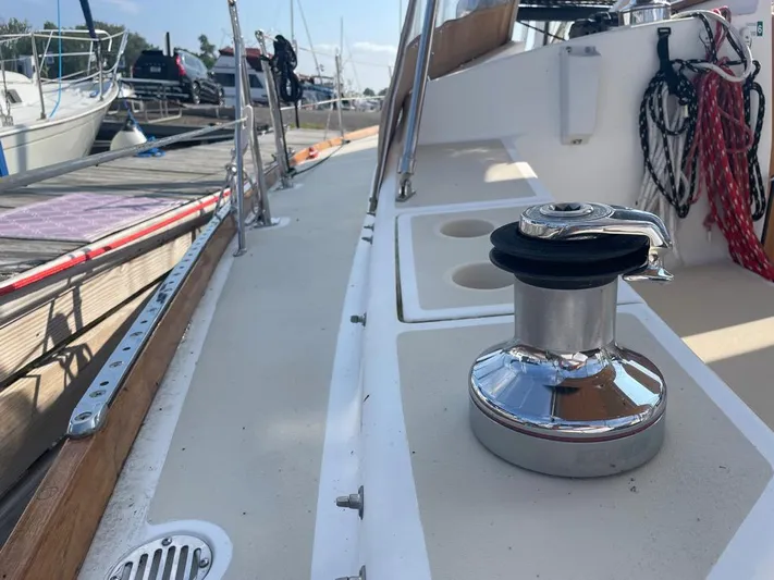 Bell Canto Yacht Photos Pics Sailboat deck of 2006 Tartan 3400 with winch and ropes at marina.