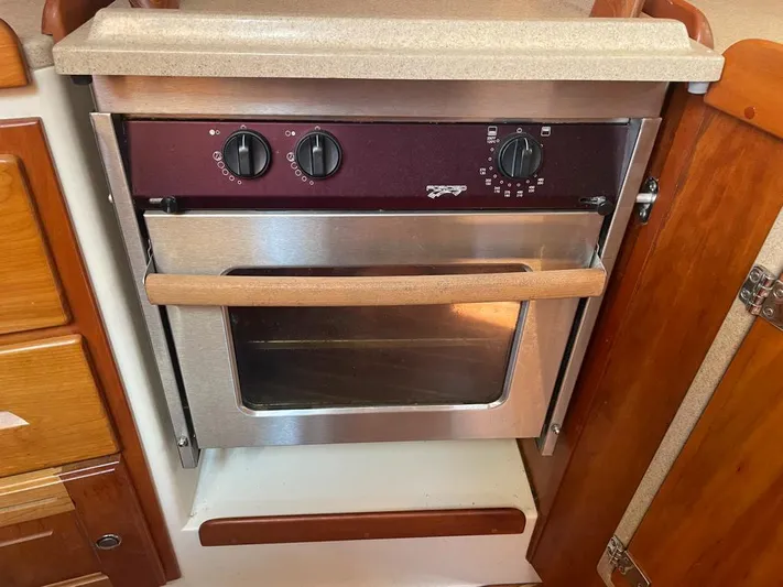 Bell Canto Yacht Photos Pics Stainless steel oven in a 2006 Tartan 3400 yacht kitchen.