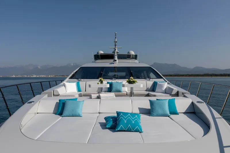 Nana I Yacht Photos Pics Luxurious 2020 Mangusta 110 Open yacht with elegant deck and turquoise cushions.