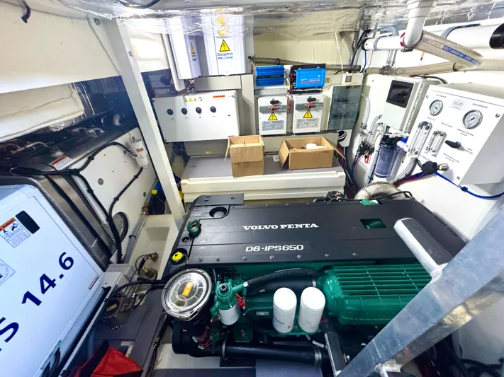 M.y. Blu Dayz Yacht Photos Pics Engine room of 2023 Prestige 520 yacht with Volvo Penta D6-IPS650 engine.