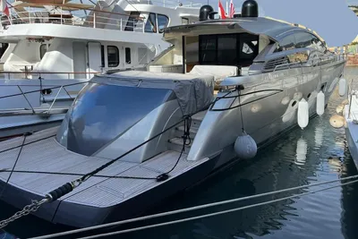 Pershing 80'