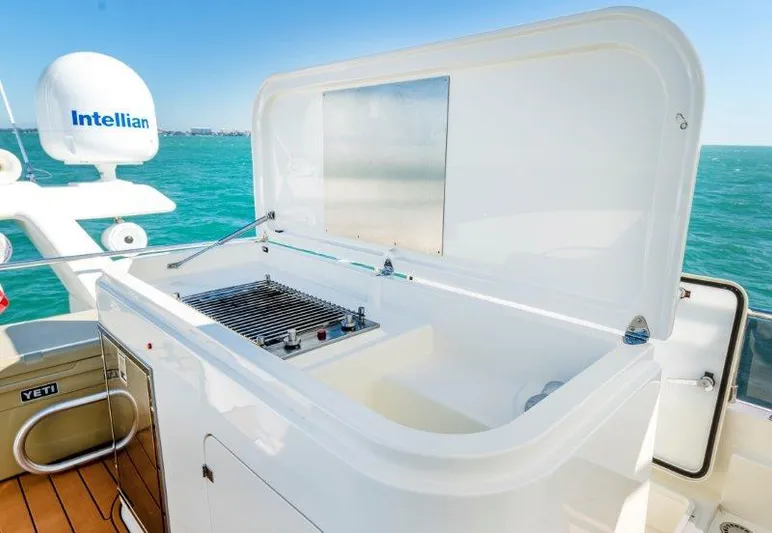 Hope Yacht Photos Pics 