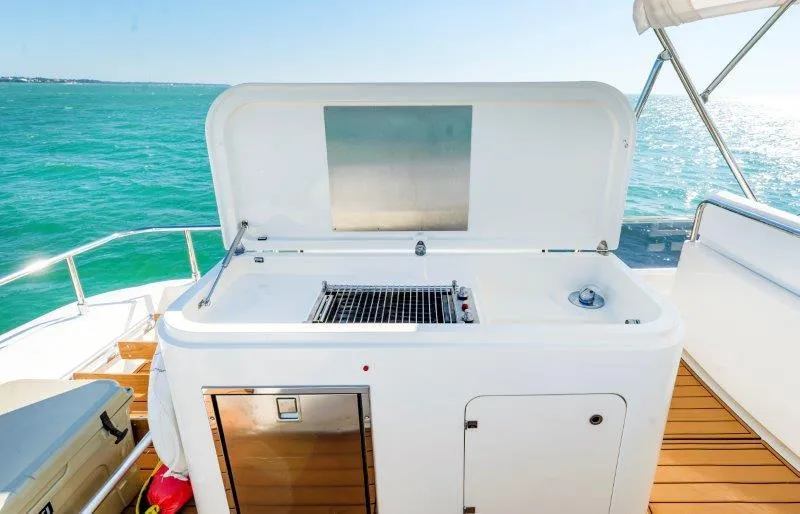 Hope Yacht Photos Pics 