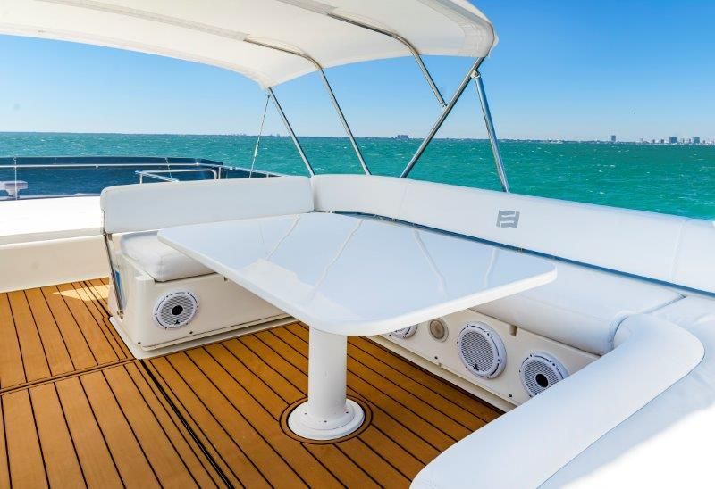 2011 Ferretti Yachts 660