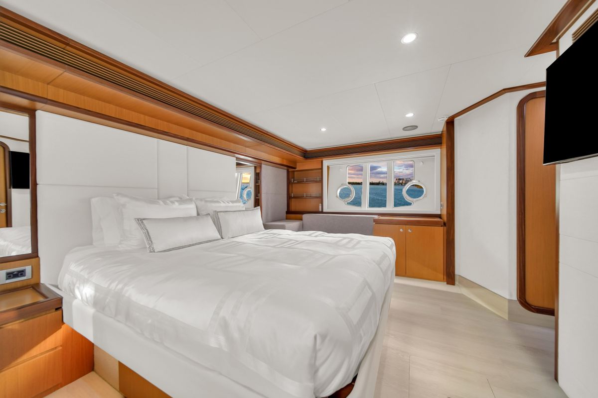 2011 Ferretti Yachts 66 