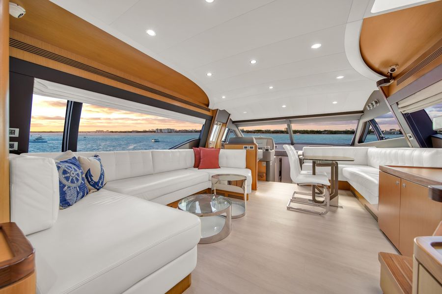 2011 Ferretti Yachts 660