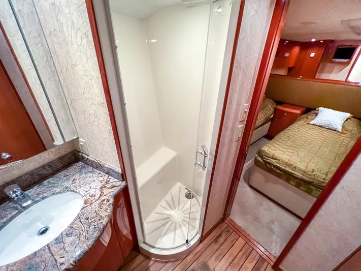  Yacht Photos Pics 2007 Hatteras 68 Convertible yacht interior with bathroom and bedroom view.