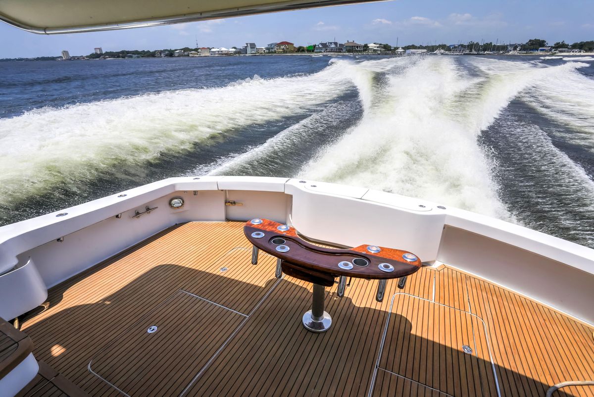 2007 Hatteras 68 