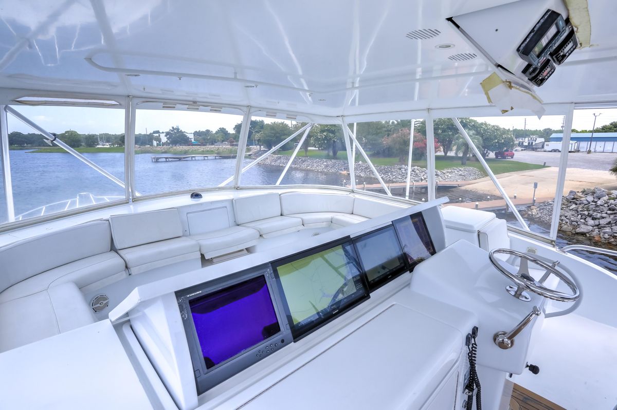 2007 Hatteras 68 