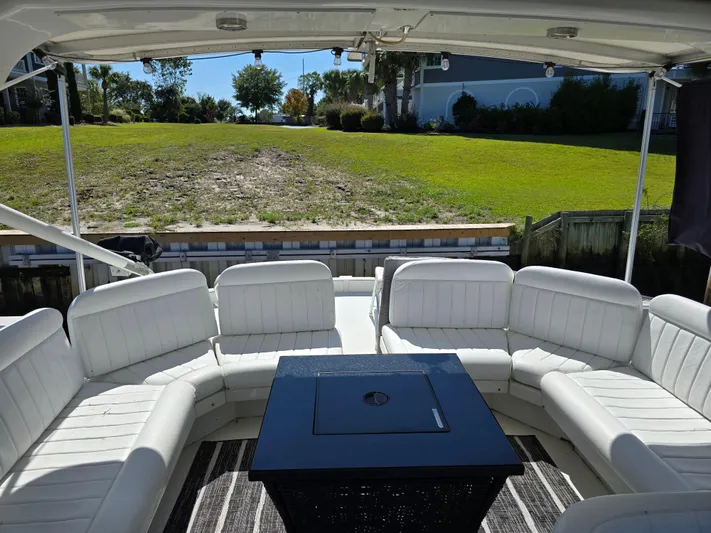  Yacht Photos Pics Spacious seating area on a 1997 Navigator 5000 Classic yacht with outdoor views.