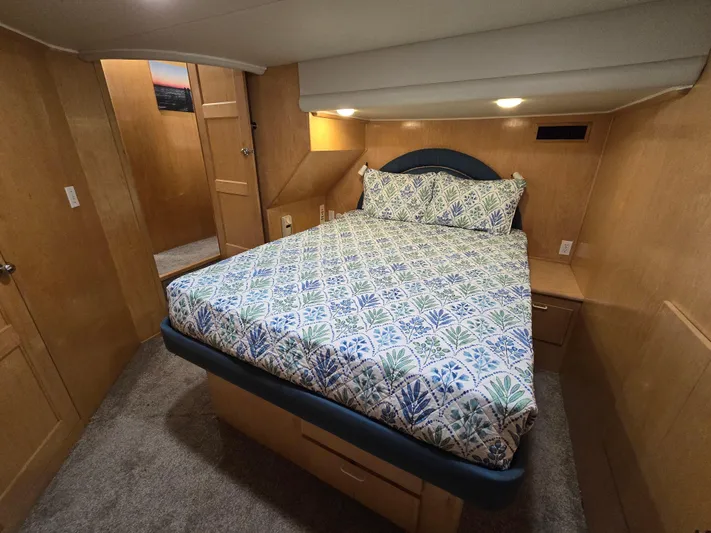  Yacht Photos Pics Cozy bedroom in 1997 Navigator 5000 Classic yacht with patterned bedding and wood paneling.