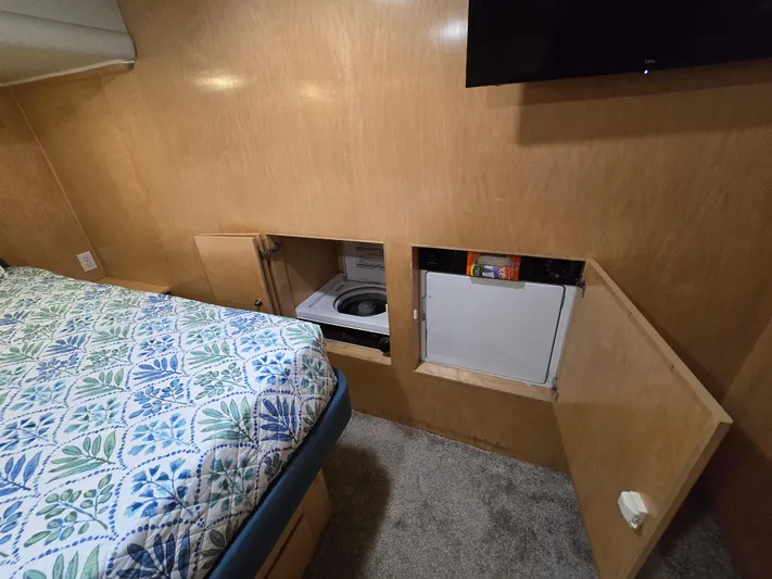  Yacht Photos Pics Bedroom interior of 1997 Navigator 5000 Classic with built-in washer and storage.