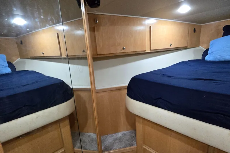  Yacht Photos Pics Cozy bedroom in 1997 Navigator 5000 Classic yacht with mirrored closet and wooden cabinets.