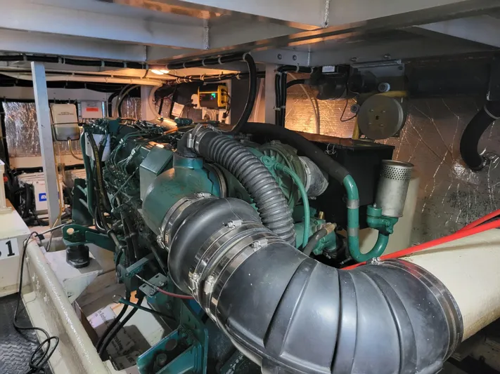  Yacht Photos Pics Engine room of a 1997 Navigator 5000 Classic yacht, showcasing mechanical components and wiring.