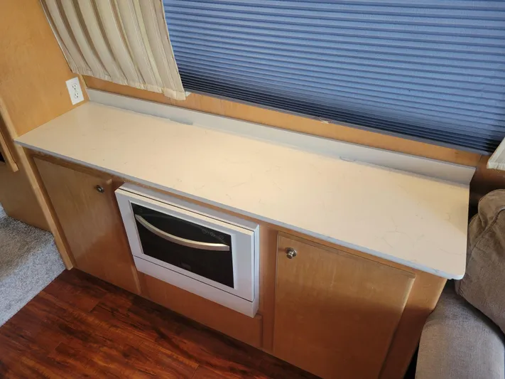  Yacht Photos Pics 1997 Navigator 5000 Classic RV interior with countertop and built-in oven.