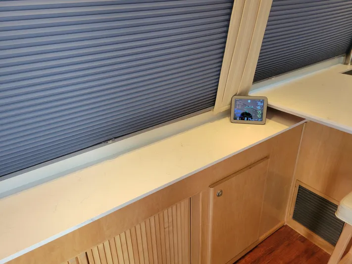  Yacht Photos Pics Interior of 1997 Navigator 5000 Classic with digital display and closed blinds.